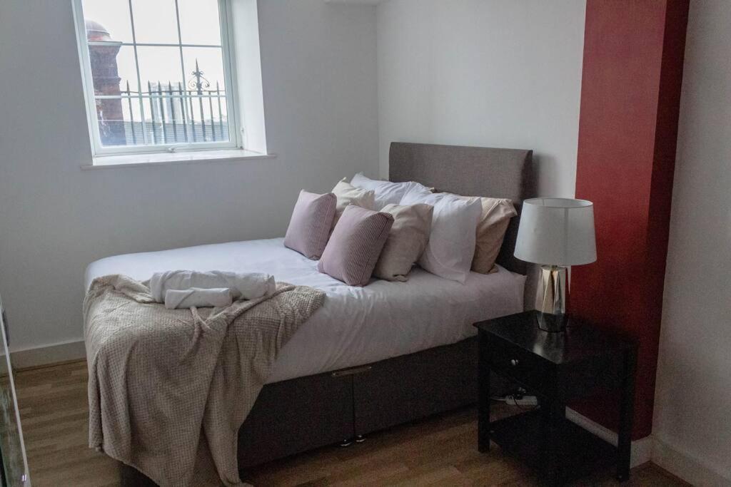 Cozy And Modern 2-Bed Apartment Swansea Esterno foto