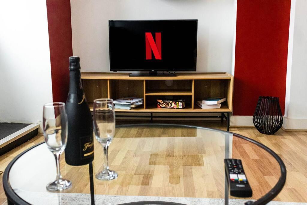 Cozy And Modern 2-Bed Apartment Swansea Esterno foto