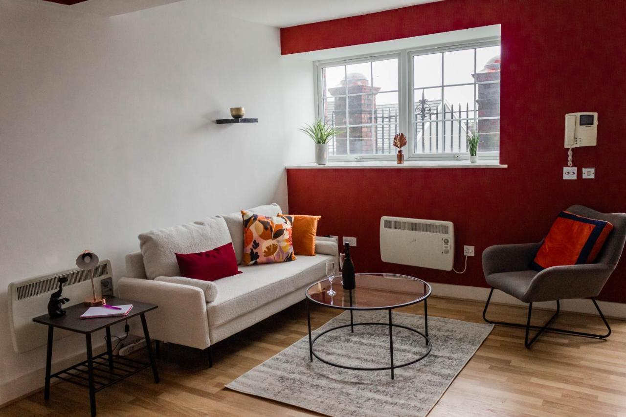Cozy And Modern 2-Bed Apartment Swansea Esterno foto