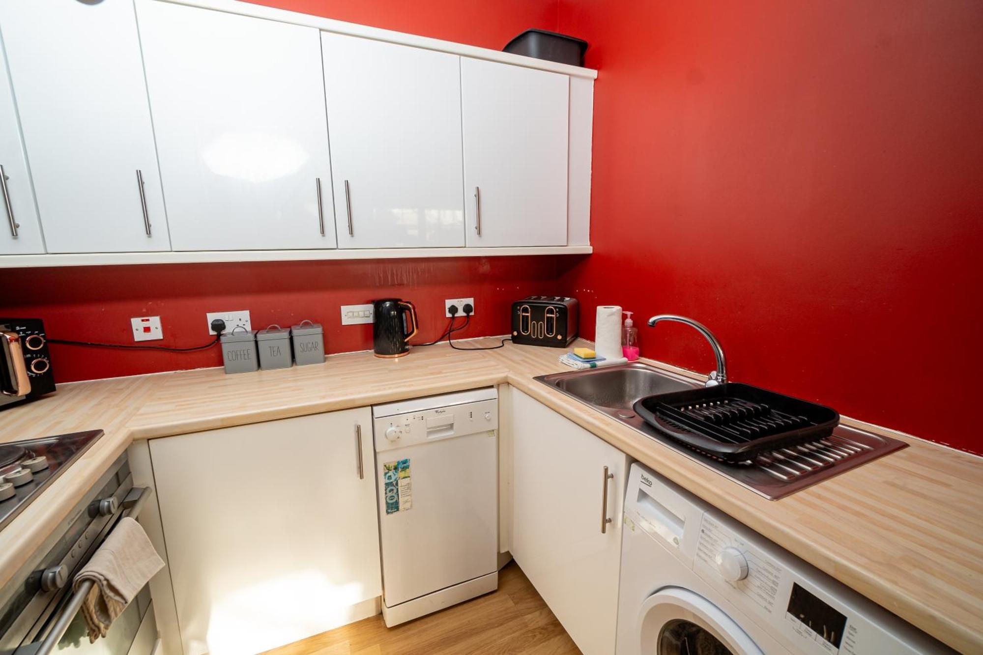 Cozy And Modern 2-Bed Apartment Swansea Esterno foto